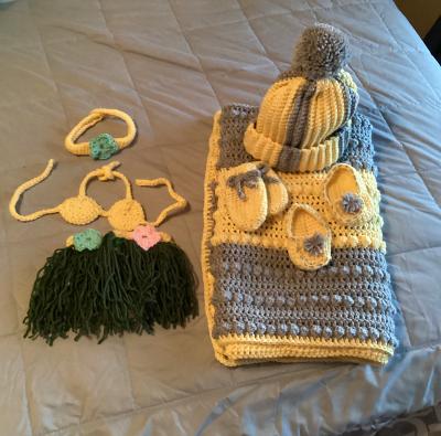 Baby Deluxe Set! Blanket, Beanie, Booties, Mittens and Luau Set