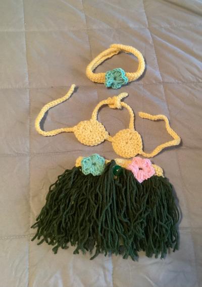 Baby Deluxe Set! Blanket, Beanie, Booties, Mittens and Luau Set