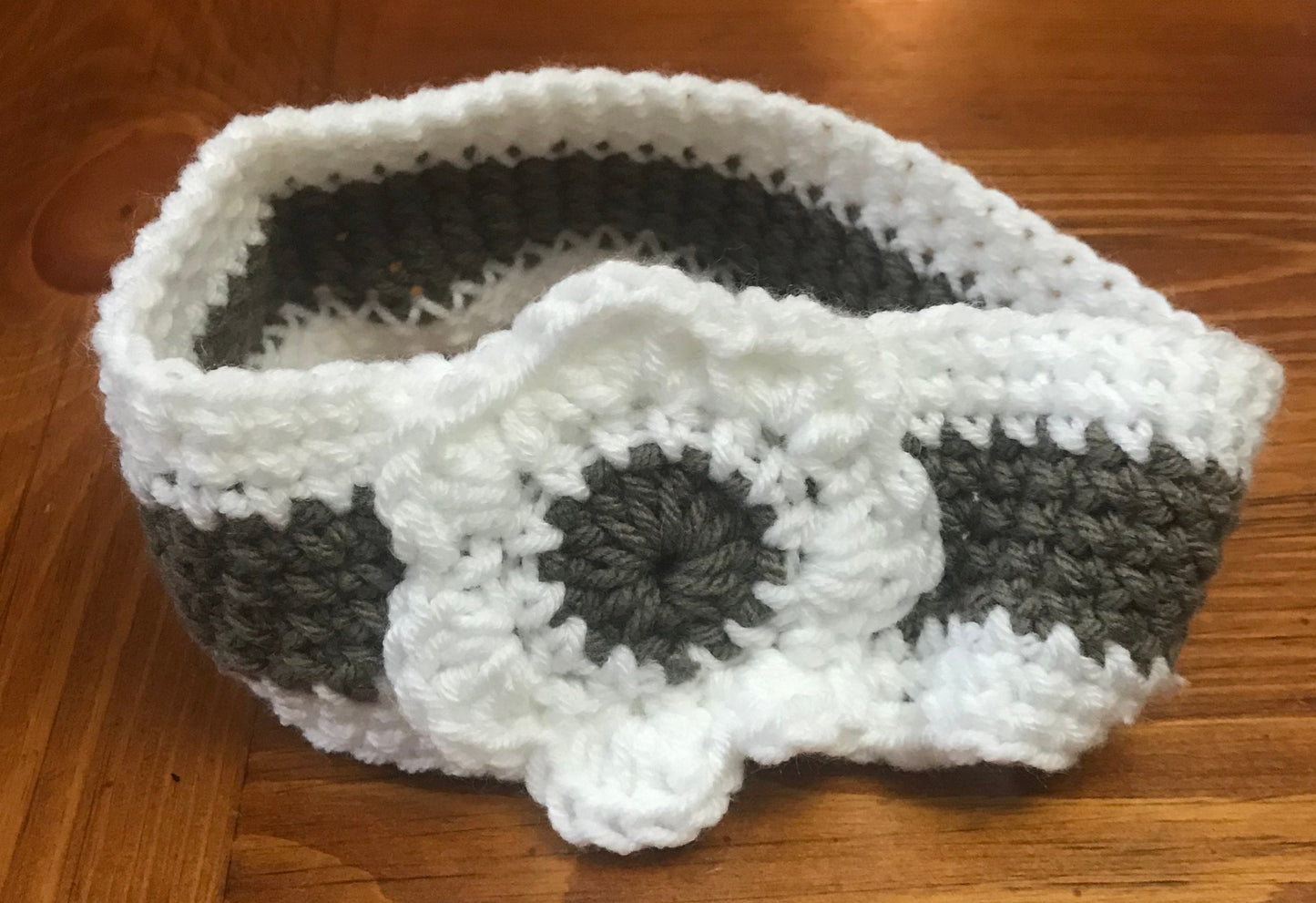 Handmade crochet Adult headband Gray and White, Yarn Flower
